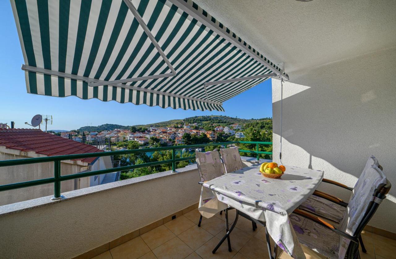 Apartments Vala Zaboric - With Boat Mooring Bagian luar foto