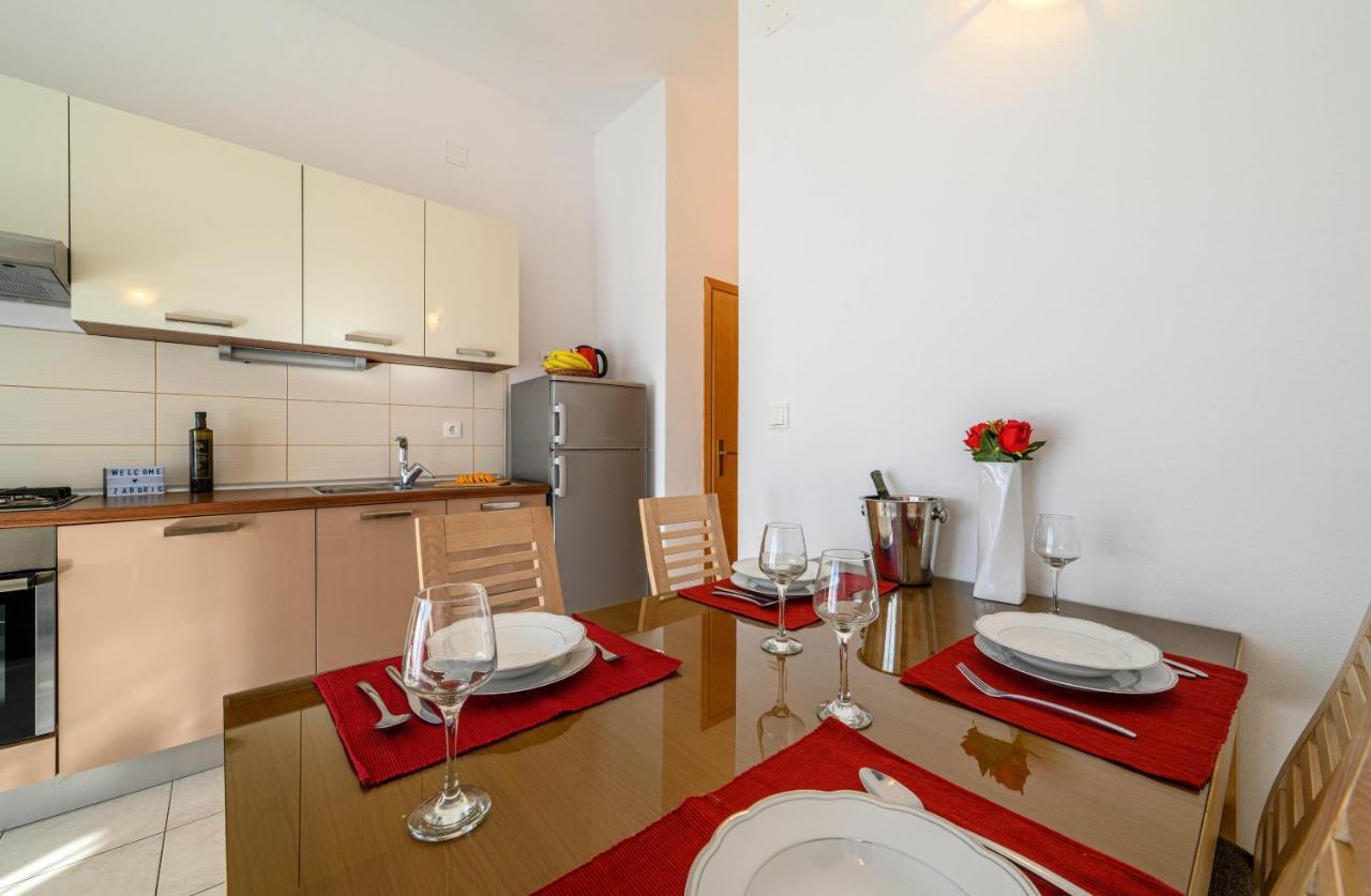 Apartments Vala Zaboric - With Boat Mooring Bagian luar foto