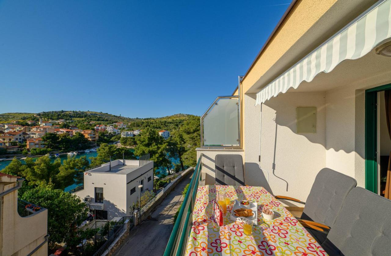 Apartments Vala Zaboric - With Boat Mooring Bagian luar foto