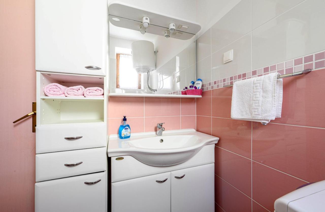 Apartments Vala Zaboric - With Boat Mooring Bagian luar foto