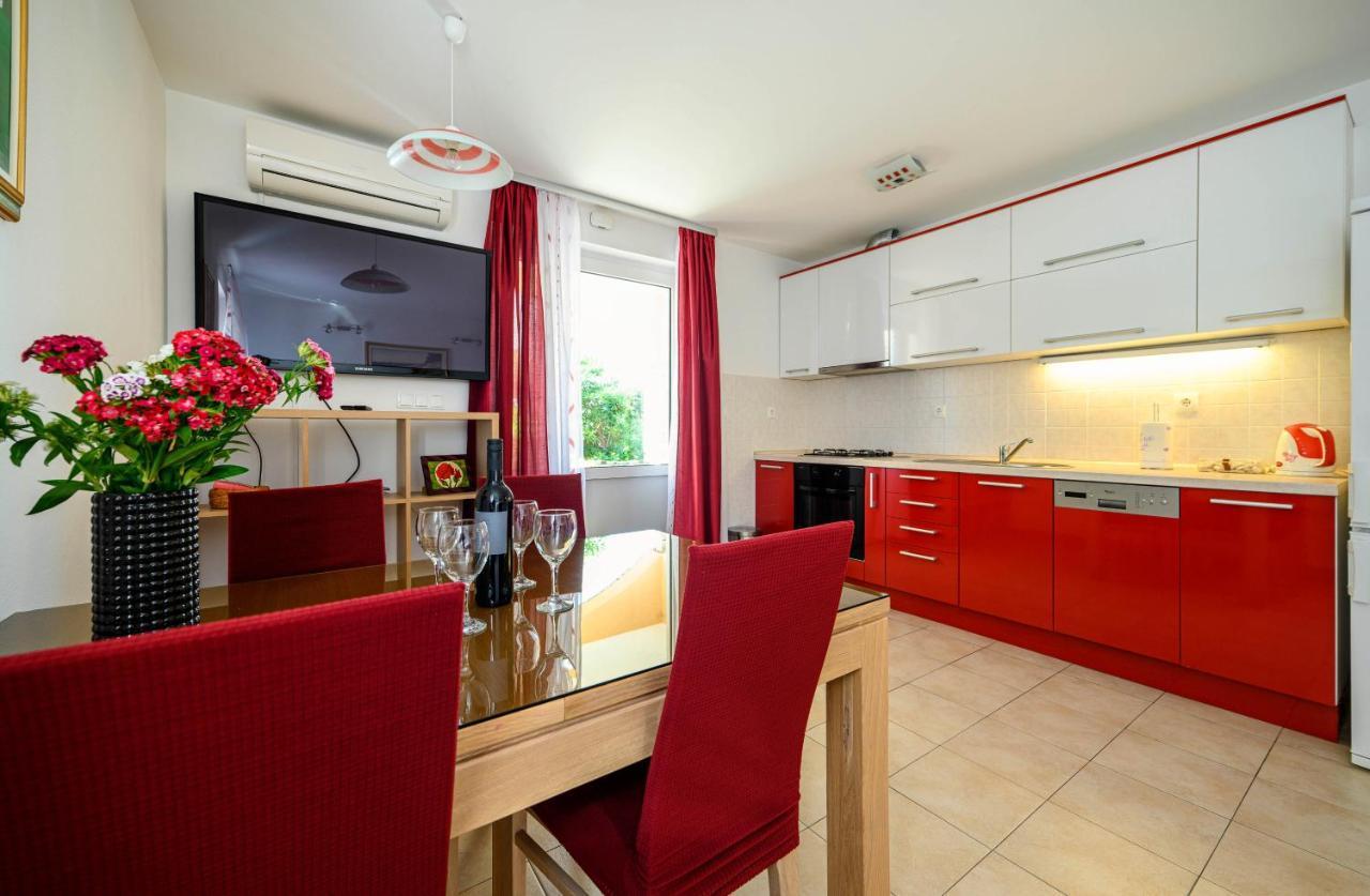 Apartments Vala Zaboric - With Boat Mooring Bagian luar foto