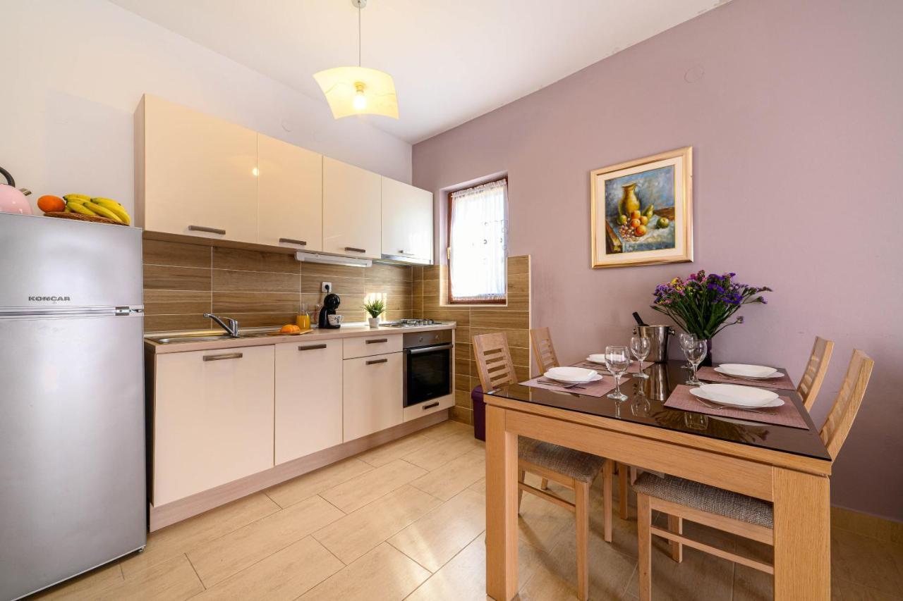 Apartments Vala Zaboric - With Boat Mooring Bagian luar foto