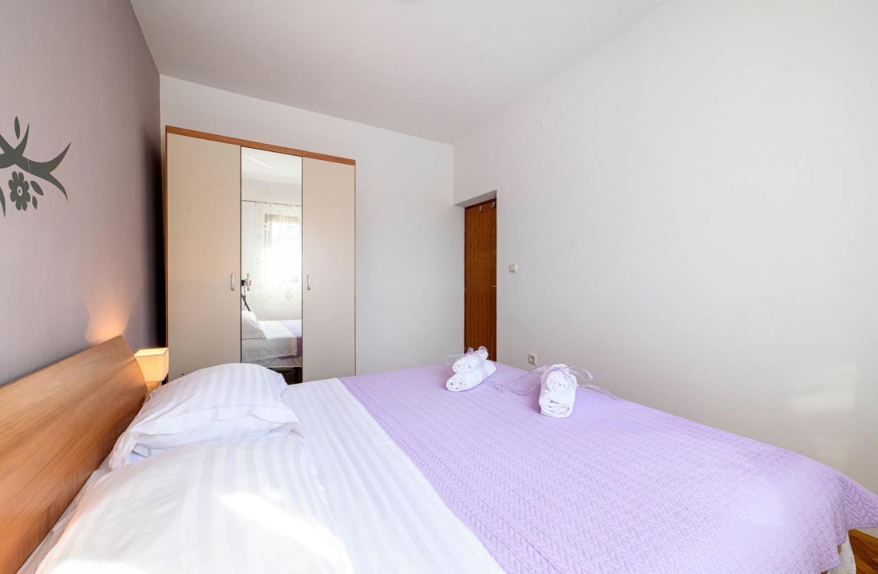 Apartments Vala Zaboric - With Boat Mooring Bagian luar foto