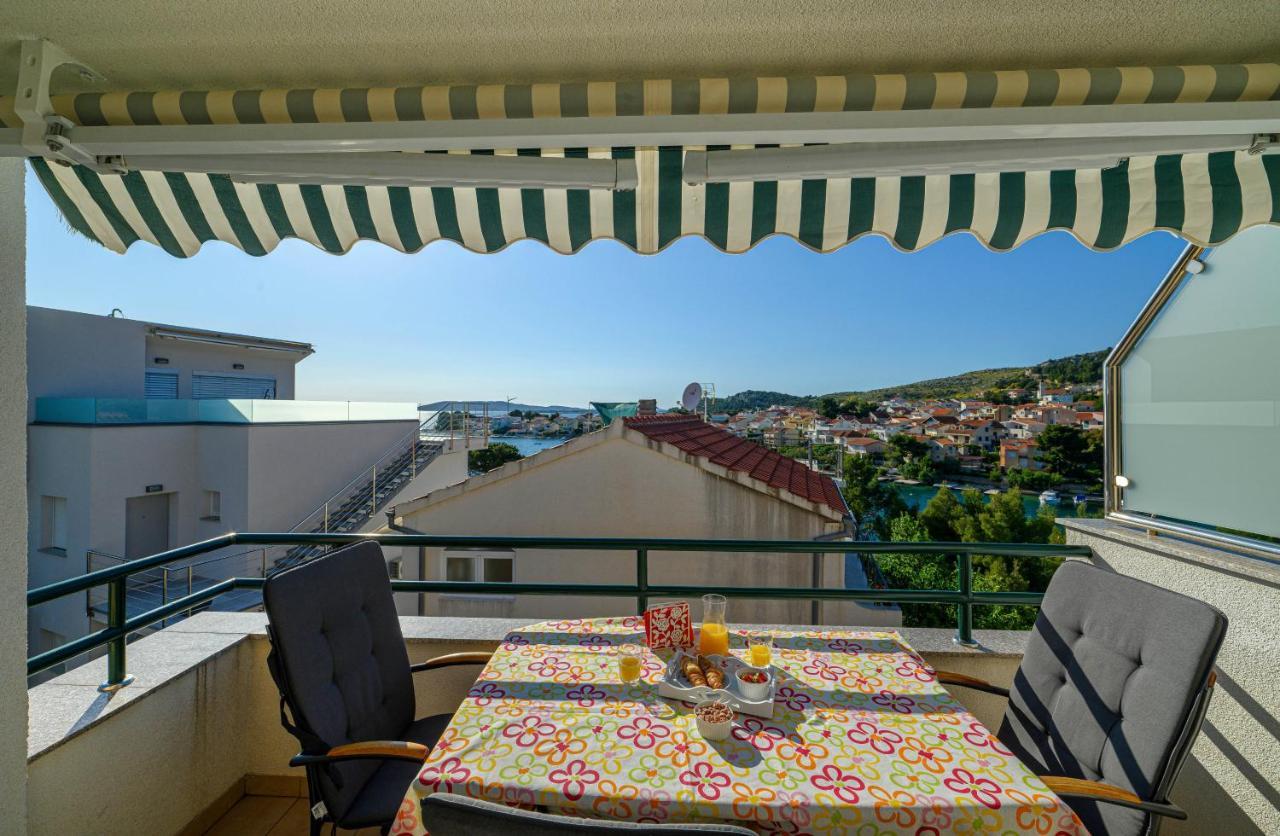 Apartments Vala Zaboric - With Boat Mooring Bagian luar foto