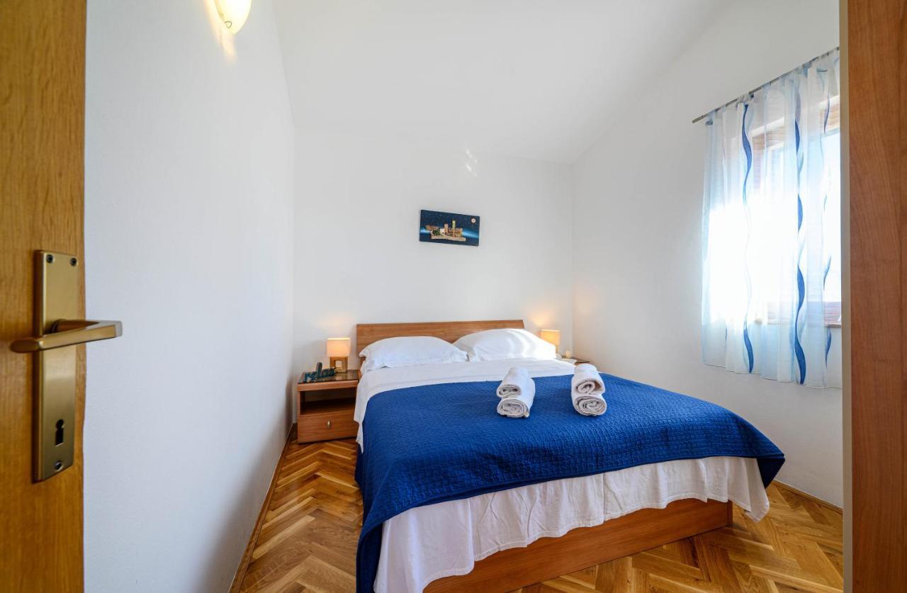 Apartments Vala Zaboric - With Boat Mooring Bagian luar foto
