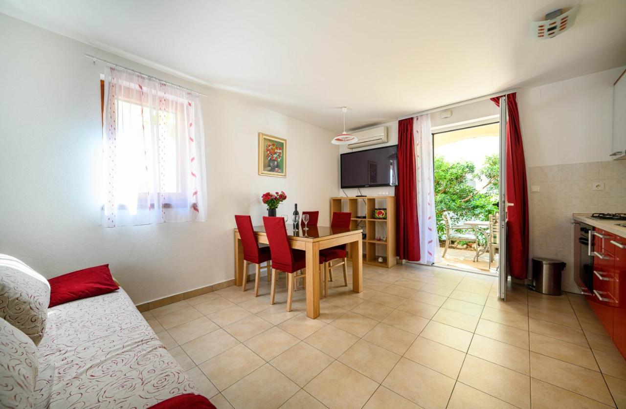 Apartments Vala Zaboric - With Boat Mooring Bagian luar foto