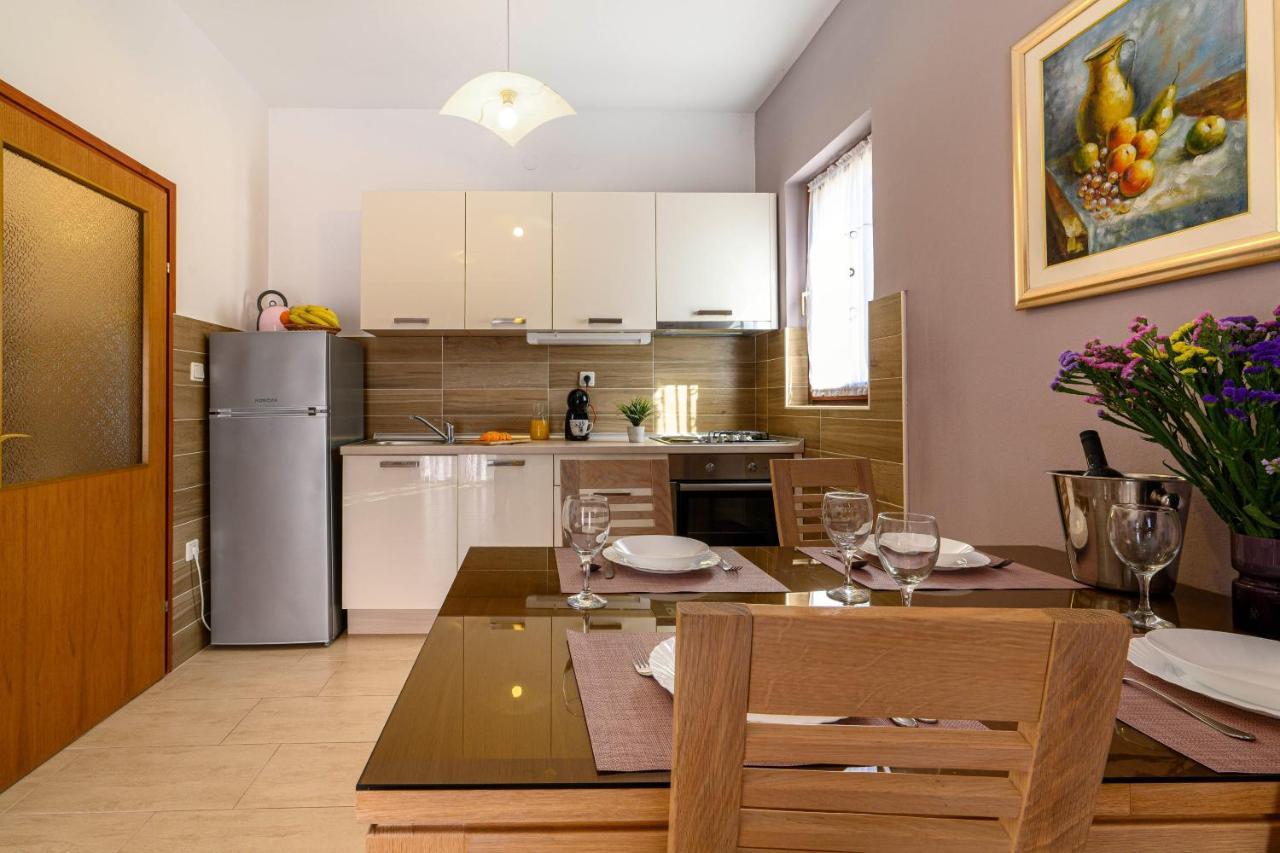 Apartments Vala Zaboric - With Boat Mooring Bagian luar foto