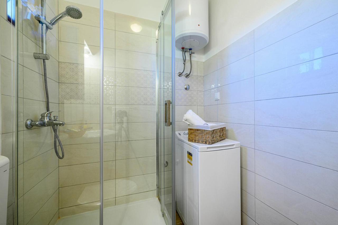 Apartments Vala Zaboric - With Boat Mooring Bagian luar foto