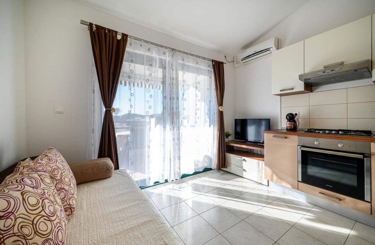 Apartments Vala Zaboric - With Boat Mooring Bagian luar foto