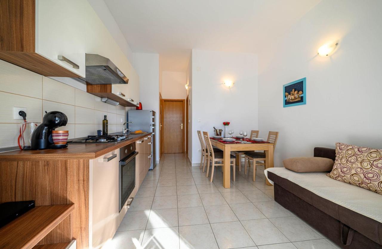 Apartments Vala Zaboric - With Boat Mooring Bagian luar foto