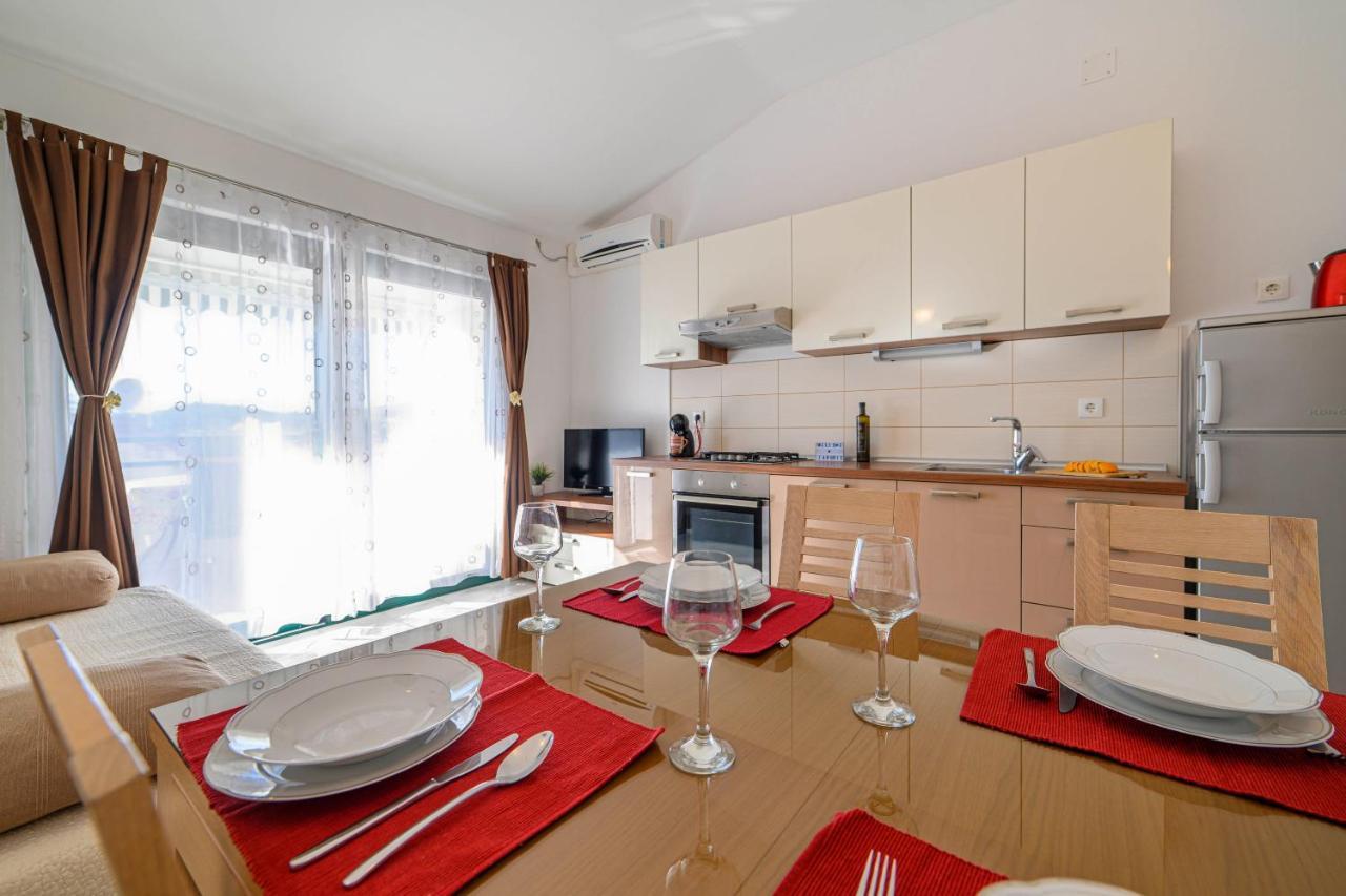Apartments Vala Zaboric - With Boat Mooring Bagian luar foto