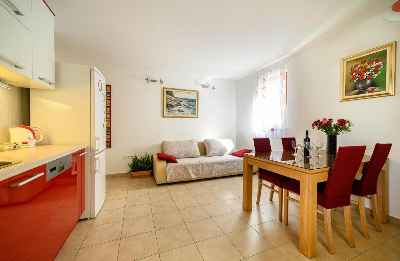 Apartments Vala Zaboric - With Boat Mooring Bagian luar foto