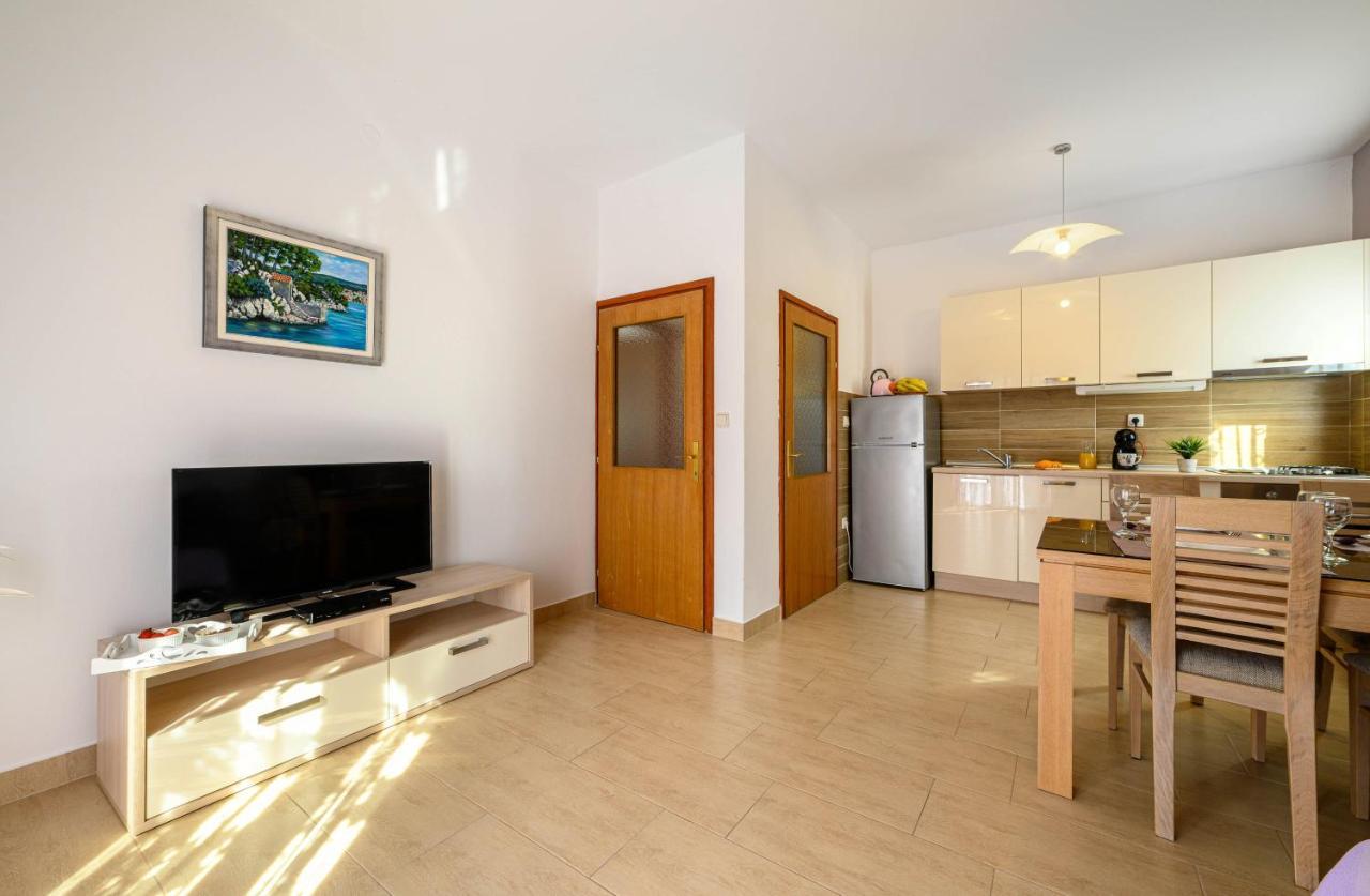 Apartments Vala Zaboric - With Boat Mooring Bagian luar foto