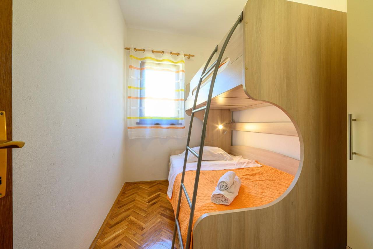 Apartments Vala Zaboric - With Boat Mooring Bagian luar foto