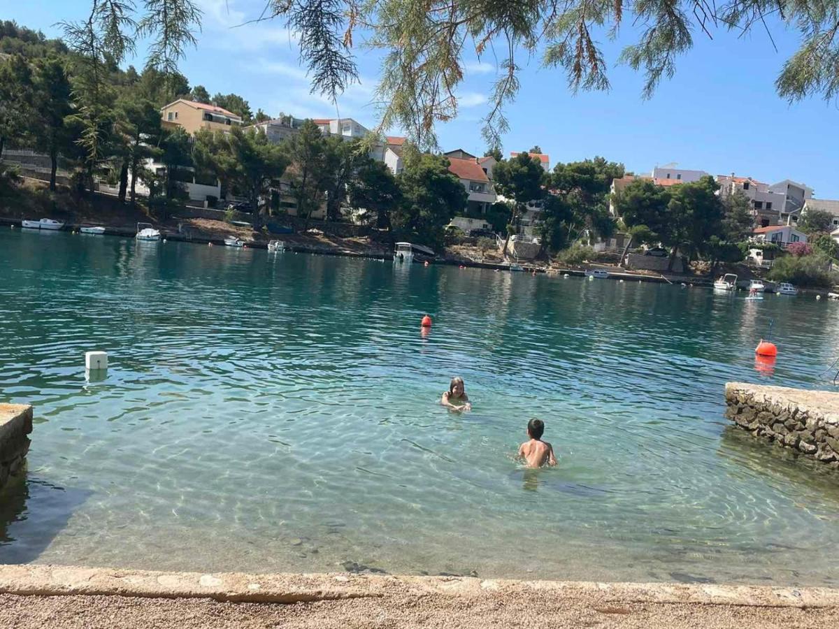Apartments Vala Zaboric - With Boat Mooring Bagian luar foto