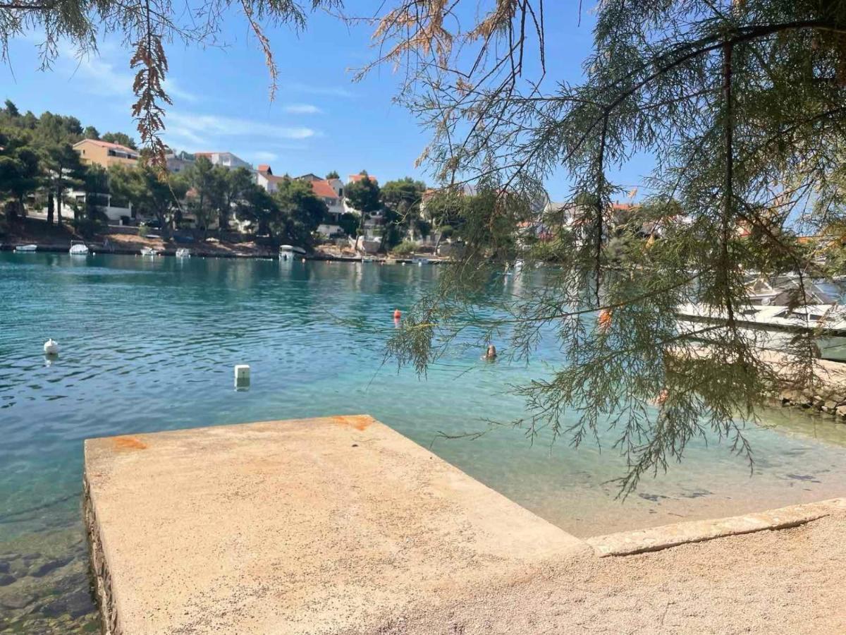 Apartments Vala Zaboric - With Boat Mooring Bagian luar foto