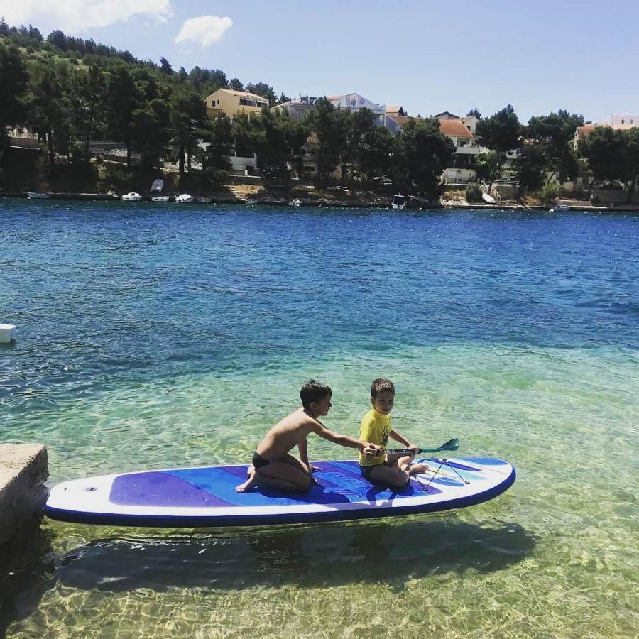 Apartments Vala Zaboric - With Boat Mooring Bagian luar foto