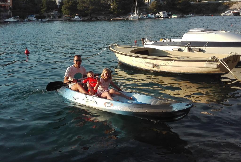 Apartments Vala Zaboric - With Boat Mooring Bagian luar foto